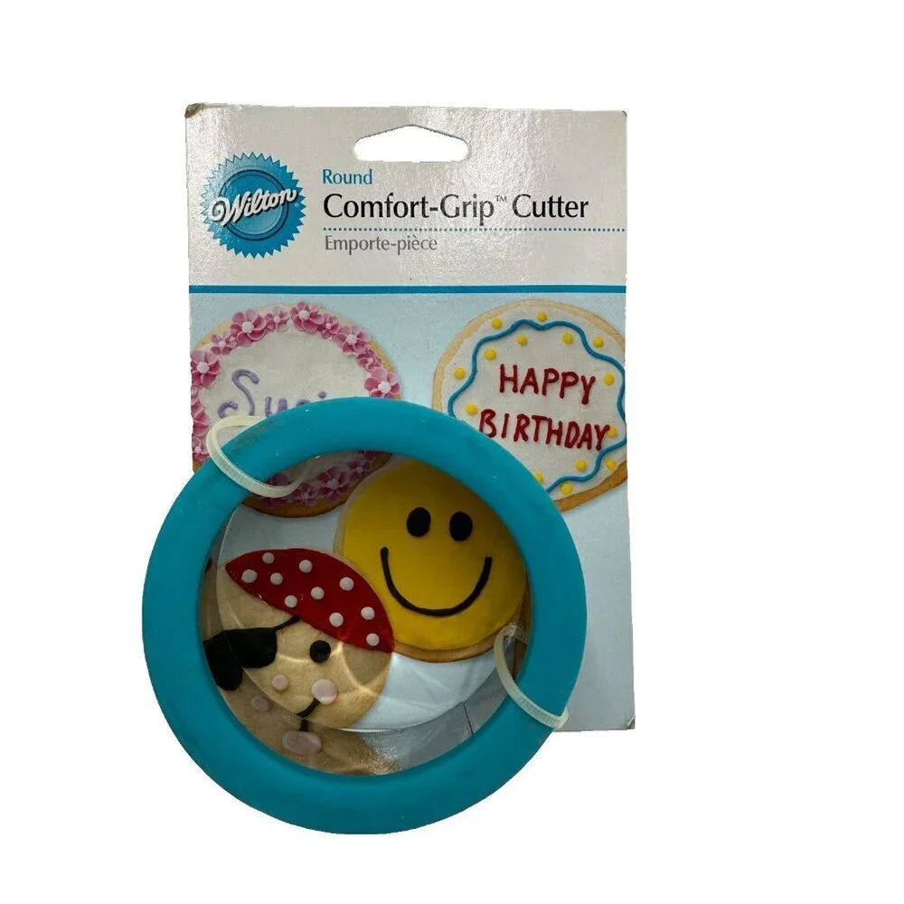 Cookie Cutter & Scraper Lot Wilton Comfort Grip Round (New) and more Pre-Owned